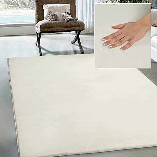 the carpet Cosy – Kuscheliger Fellteppich, Weich & Elegant, Waschbar und Für Fußbodenheizung Geeignet, Öko-Tex Zertifiziert, Hochwertiger Kunstfell Teppich, Creme, 140 x 200 cm
