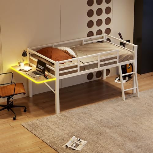 Lit mezzanine avec bureau, bande lumineuse LED, cadre stable, escalier latéral et balustrade tout autour - Design fonctionnel pour une installation peu encombrante des pièces modernes
