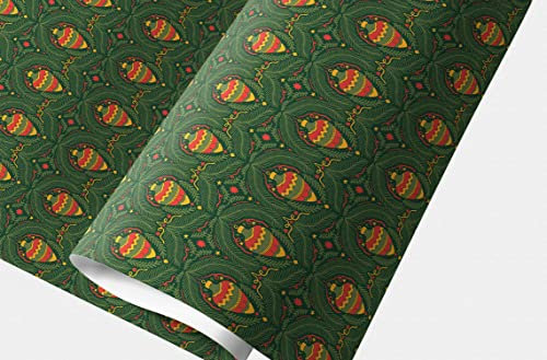 Traditionelles Weihnachtspapier Set: feines Tannen Geschenkpapier als nette Weihnachts-Geschenk-Verpackung mit Zapfen-Kugeln in grün, rot - 4 Bögen Musterpapier, Dekorpapier zum basteln 32 x 48cm