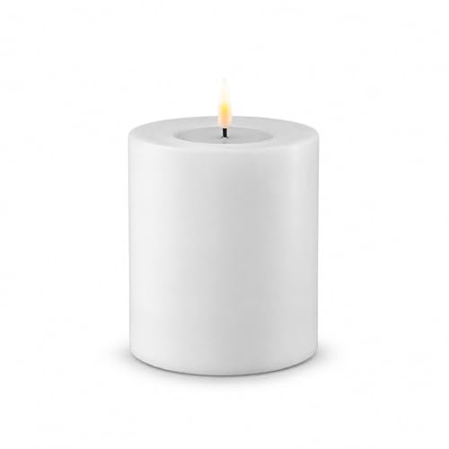 ReWu LED Kerze Deluxe Homeart, Indoor LED-Kerze mit realistischer Flamme auf einem Echtwachsspiegel, warmweißes Licht - Weiß 7,5 x 10 cm