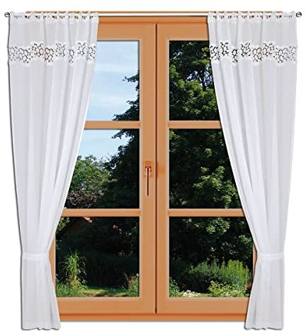 Seitenschalgarnitur Carmelita Vogtländische Spitze weiß | 4-teiliges Vorhang-Set 2 Dekoschals und 2 Raffhalter | Übergardine mit Stangendurchzug und Stickerei-Einsatz handgefertigt HxB 175 x 90 cm