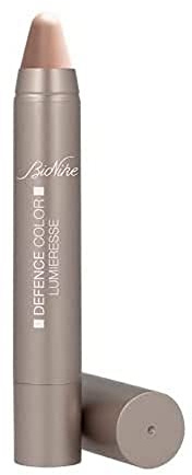 Correttore in stick adatto a ogni tipo di incarnato che illumina la pelle e donando un incarnato luminoso e dal finish iridescente e perlato