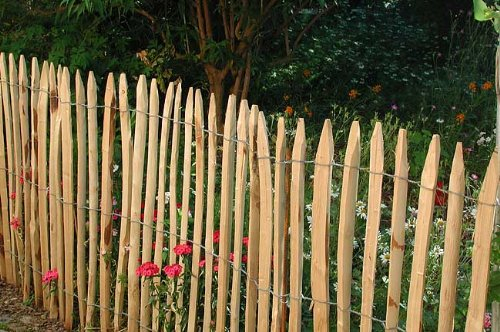 Staketenzaun aus Kastanienholz H=80cm, L=10m, Staketenabstand=5cm