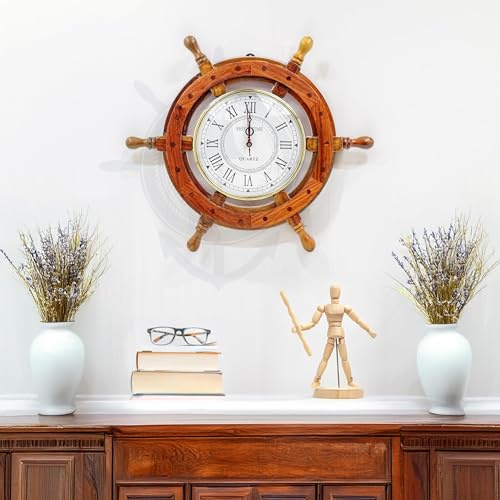 Nagina International Rueda náutica de madera con reloj de cuarzo, decoración del hogar pirata, regalos para colgar en la pared (12 pulgadas)