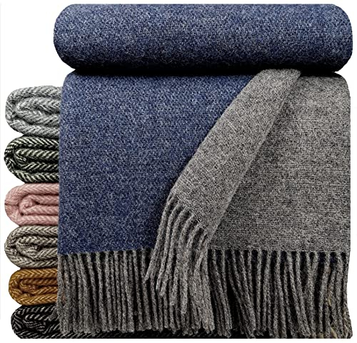 STTS International Coperta in lana vergine al 100%, disponibile in diversi colori, copriletto, plaid in lana vergine Tirol, blu scuro/grigio, double face 1, 140 x 200 cm
