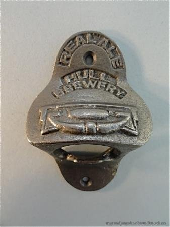 VINTAGE STYLE CAST IRON REAL ALE BEER BOTTLE TOP OPENER HULL BREWERY WALL MOUNT