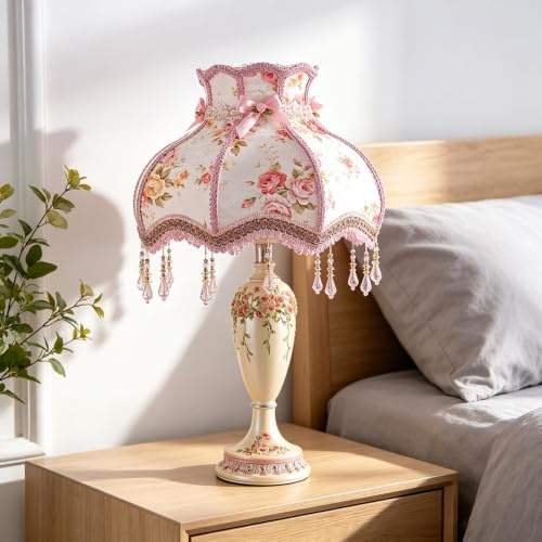 XINYASEE Tischlampe im Vintage-Look mit Blumenmuster - Spitzenlampenschirm mit Kristallquasten, Harz-Basis für Schlafzimmer Wohnzimmer, Französischer Landhausstil Nachttischlampe