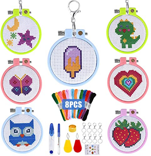 IGUGI Anfänger Stickerei Set für Kinder,Kreuzstich Set für Kinder 7-13 inklusive Anleitung, 8 Mustern, 8 Kunststoffleinwänden,für Rucksack-Anhänger, Nadelbasteln und Ornamente