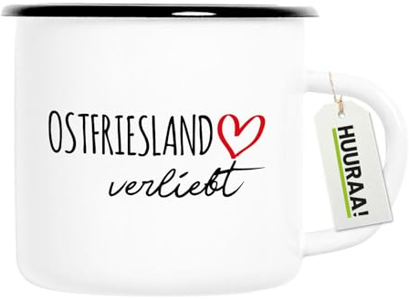 Huuraa Emaille Tasse Ostfriesland verliebt Geschenk | 300ml Becher Weiß mit Schwarzem Rand Vintage Campingbecher Geschenkidee Kaffeetasse als Wohnwagen Zubehör Campingtasse
