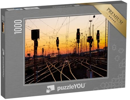 puzzleYOU: Puzzle 1000 Teile „Eisenbahnschienen in einem großen Bahnhof bei Sonnenuntergang“ – aus der Puzzle-Kollektion Eisenbahn