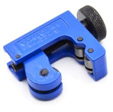 BSD Tagliatubi professionale in rame con lama in acciaio rinforzato, per tubi da 3 a 22 mm, taglio preciso e facile da usare.