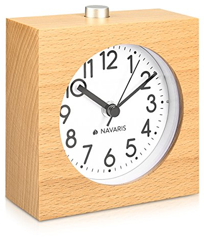 Navaris Analog Holz Wecker mit Snooze - Retro Uhr im Viereck Design mit Ziffernblatt Alarm - Leise Tischuhr ohne Ticken - Naturholz in Hellbraun