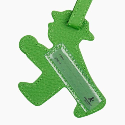 Ampelmann Kofferanhänger Grün - Adressanhänger aus PU-Leder mit Kochbuch | DDR Geher Motiv - Maße 10x8,5 cm - Inklusive Adressschild, Kochbuch und Grußkarte - Ideales Ostalgie-Geschenk