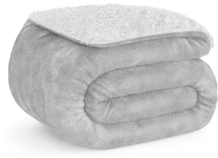 Don Descanso - Manta para Sofá Invierno Grande (150x200cm) Microfibra Suave, Cálida, Lavable a Máquina, Resistente a Las Arrugas. Manta Borreguito para Cama 90/105 o Sofá Gris Claro