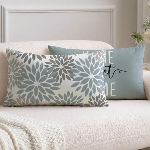 Vorysum Housse de Coussin Décorative Dahlias 30x50 cm Bleu Clair - 2 Pièces Double Face Tissu Doux Résistant Imperméable pour Canapé, Jardin, Piscine, Salon, Bureau, Extérieur/Intérieur