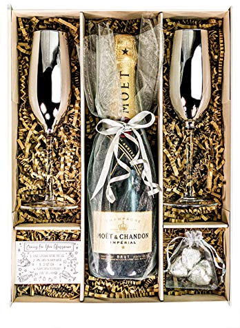 Moet & Chandon 750ml Champagne Silver Gift Set Hamper with Matching Champagne Flutes, Chocolates and Gift Box - Engagement, Congratulations Gift for Fizz Lovers (Metallic Tops)