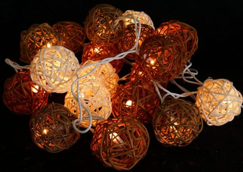 GURU SHOP Rattan Ball 20er LED Kugel Lichterkette mit Bällen, braun/weiß | 20 Rattanbälle, Durchmesser ca. 7 cm, Gesamtlänge: 3,5 m, ideal für Naturdeko, Stromversorgung 220 V.