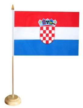 Flaggenfritze Tischflagge Kroatien 15 x 22 cm, kroatische Flagge, reißfestes Polyester, farbintensiver Siebdruck, Fahne mit Holzsockel