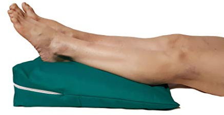 ALZAGAMBE -Verde- Cuscino a Cuneo per le Gambe Piedi e Ginocchia Ortopedico Terapeutico da Letto con Imbottitura Naturale in Pula di Farro Triticum Dicoccum - Fodera Esterna in Cotone con Cerniera