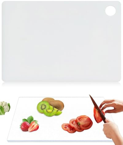 LOZTBUE Tagliere in plastica, facile da impugnare, senza BPA, con fori per appendere, antiscivolo, lavabile in lavastoviglie (30 x 20 x 0,8 cm)