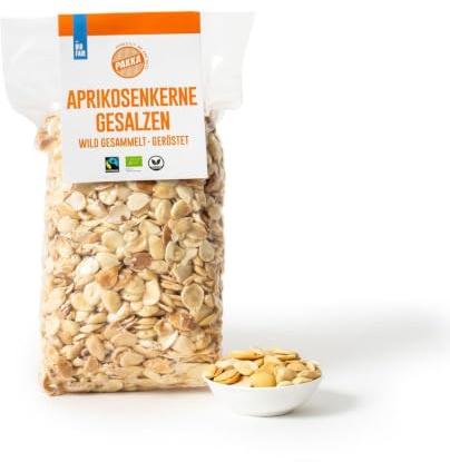 PAKKA Mandorle di Albicocca Premium Bio Fairtrade Tostate e Salate 700 g – Deamarizzate, Vegan, Origine Uzbekistan, Confezionate dal Produttore