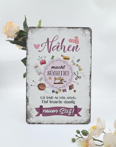 Retro Nähen Blechschild mit Spruch 20x30cm - NÄHEN MACHT SÜGHTIG - Retro Nähmaschine Schild mit Nadel Faden - Nähzubehör Wanddeko Geschenk für Nähzimmer Nähbegeisterte