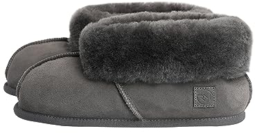 Rohn Moden Chalet Hausschuhe aus 100% Lammfell für Damen & Herren – temperaturregulierende Hüttenschuhe mit weicher Ledersohle & antibakteriellen Eigenschaften, grau (Größe 43)