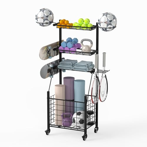 Suuiwau 4 Stufige Ballständer, Boxing Regal Sportgeräte Organizer, Ballkorb Aufbewahrungsregal mit Rädern Körben & Haken für Yogamatten, Hanteln, Basketball 44L x 30W x 116H CM