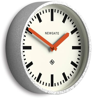 Newgate® Luggage Orologio a parete | Orologio moderno in metallo retrò per stazione | 30cm | Custodia in metallo galvanizzato profondo con lancette arancioni | Stile vintage contemporaneo per cucina