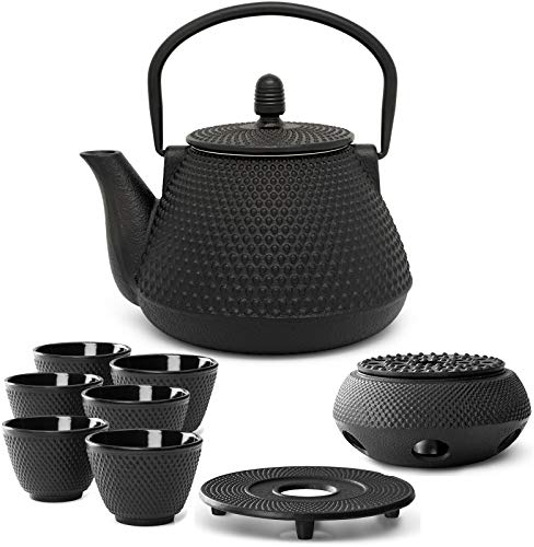 Bredemeijer Teekanne asiatisch Gusseisen Set 0.8 Liter - schwarze Gusskanne mit Henkel & Edelstahl Tee-Filter Sieb-Einsatz für losen Tee & 6 Teebecher (Tassen) Stövchen & Untersetzer