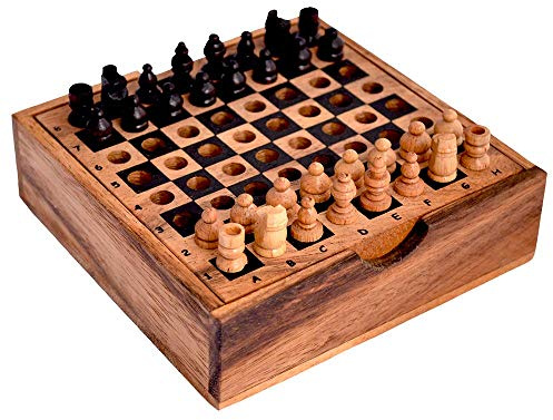 Schach Reisespiel mit kleinen Holzfiguren zum einstecken in das Spielfeld. Chess Figure Pins, kleines Knobelholz Reisespiel für Kinder und Erwachsene mit steckbaren Schachfiguren als Holzbox