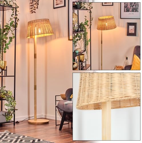 HOFSTEIN Stehleuchte Cavaca, Stehlampe mit Holzfuß im skandinavischen Design, Boho-Style mit Schirm aus Rattan, Ø 45 cm, E27, Höhe 171 cm, Fußschalter - Wohnzimmer, Schlafzimmer, Esszimmer