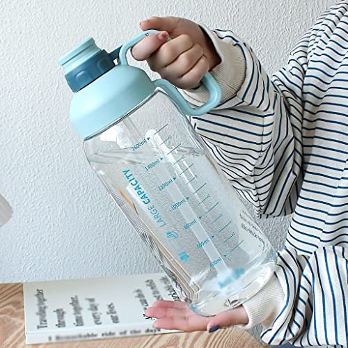 GAOJUNAN Borraccia Bottiglia d'Acqua Sportiva da 1.8L con Tazza di Acqua Portatile all'aperto marcatore con Tazza di Acqua con Fitness di Paglia Bere Bottiglia Grande capacità Water Bottle(D-Cyan)