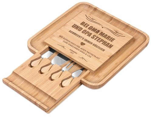 Maverton Käsebrett Servierplatte mit Gravur + 4er Käsemesser Set - aus Holz - 34x34cm - Geschenke für Paare zur Hochzeit zum Hochzeitstag - Großeltern