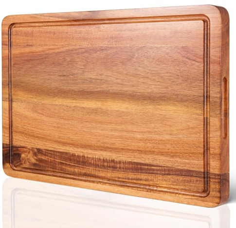 COCOBOSS Holzschneidebrett, Schneidebrett aus Akazienholz Hochwertig für Küche Groß: 38cmx25cmx2,5cm – mit Saftschlitz und praktischen Griffen