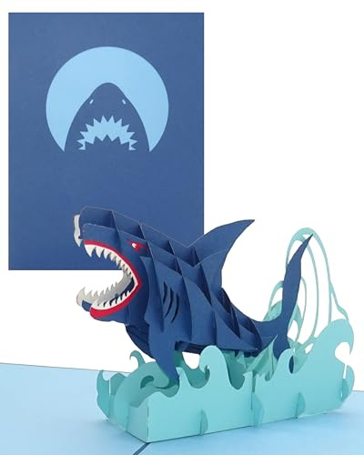 3D Geburtstagskarte „Hai – Shark Attack“ - große Pop Up Karte mit Umschlag als Grußkarte, Einladung, Haifisch Deko, Geschenkidee & lustige Einladungskarte zum Angeln & für Angler