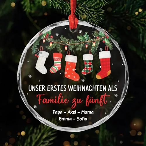 Geschenke Mall Personalisiertes Ornamente - Unser erstes Weihnachten als Familie Version 2 - Weihnachtskugel mit Namen, personalisierte weihnachtsdeko, Glas Weihnachtsschmuck (Modell #1)