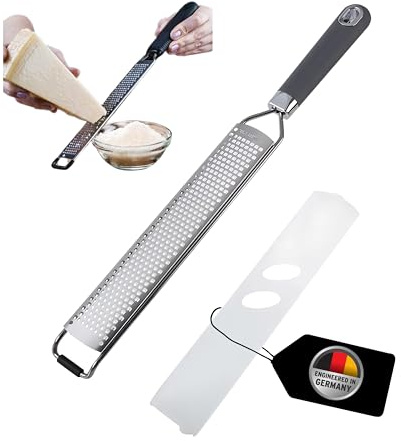Premium Parmesanreibe, Zester Reibe, Zitronenreibe, Muskatnuss Reibe, Ingwerreibe u.v.m. I rasiermesserscharfe Edelstahl Klinge I Spülmaschinenfest I inkl. Schụtz & Reinigungsbürste
