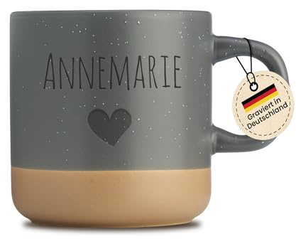 LIEBTASTISCH - Gravur Tasse mit Namen - Wunschnamen - Personalisiert - Spülmaschinenfest - Kaffeetasse mit Gravur - Steingut - Geschenk für Freundin, Frau, Familie (Grau)