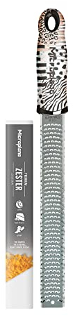 Microplane Zester - Rallador de cocina en Safari para cítricos, parmesano, jengibre, chocolate y nuez moscada con hoja de acero inoxidable fino - Fabricado en Estados Unidos