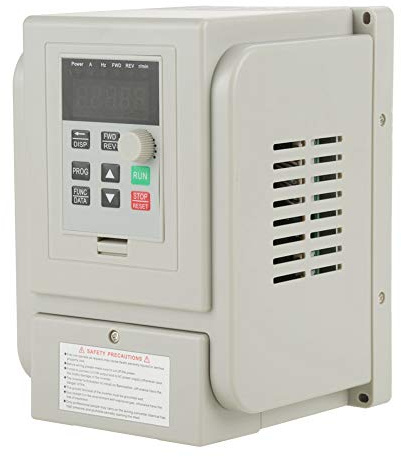 Nikou Variateur de Fréquence 220V 1.5KW, Contrôleur de Vitesse VFD Convertisseur de Fréquence Entrée Monophasé Sortie Triphasé, Transformateur Protection Multiple Anti-Déclenchement