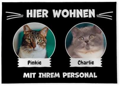 Spruch-Fußmatte Hier wohnt... - personalisiert mit Foto und Name - Geschenkidee für Katzenhalter, Haustierbesitzer - Türvorleger mit Bild Bedruckt 2 Katzen mit Personal 70 x 50 cm
