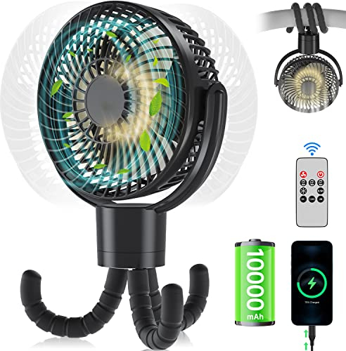 360° Oszillation Ventilator Kinderwagen mit Fernbedienung, 10000mAh Akku Mini Tischventilator 4-Stufen, Leise Tragbare Camping USB Fan mit LED Licht, Timer, Lüfter Flexiblem Stativ 56 Stunden, Ø17.2cm