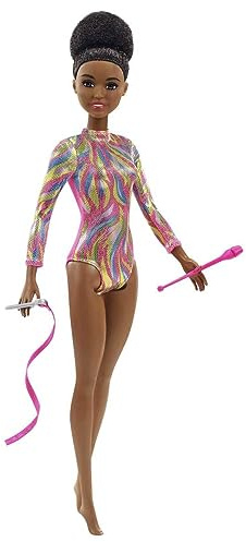 Barbie GTW37 - Brünette Puppe rhythmische Sportgymnastin (ca. 30 cm) mit schillerndem Metallic-Gymnastikanzug, 2 Keulen und Band, tolles Geschenk für Kinder ab 3 Jahren