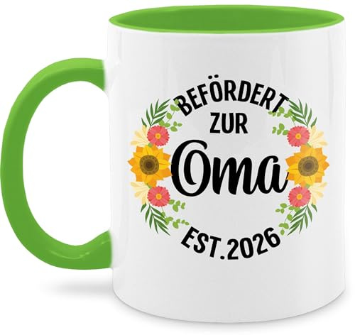 Tasse Tassen 325ml - Großmutter - Befördert zur Oma 2026 mit Blumen - schwarz - 325 ml - Hellgrün - geschenk für zukünftige omas oma-tasse omi verkündung kaffeetasse 2022 omilein grandma