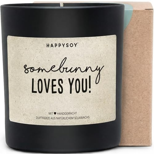 Somebunny Loves You - Duftkerze mit Spruch als liebevolles Geschenk für Freundin, Partnerin, beste Freundin, Kerze im Glas mit blumigem Duft