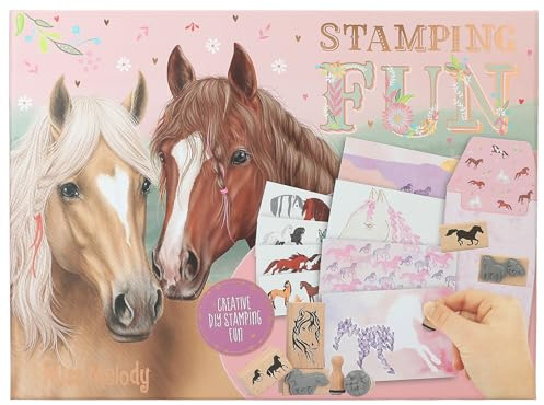 Depesche 12128 Miss Melody Stamping Fun - Set creativo para diseñar tarjetas y cartas, incluye papel, sobres, sellos, pegatinas y mucho más.