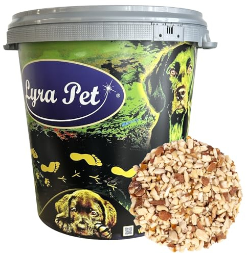 Lyra Pet® 10 kg Erdnusskerne gehackt mit Haut HK Argentinien + 30 L Tonne | Gehackte Erdnüsse - Ideal für kleine Vögel & Jungtiere - Ganzjahres Wildvogelfutter - Ballaststoffreicher Energiespender