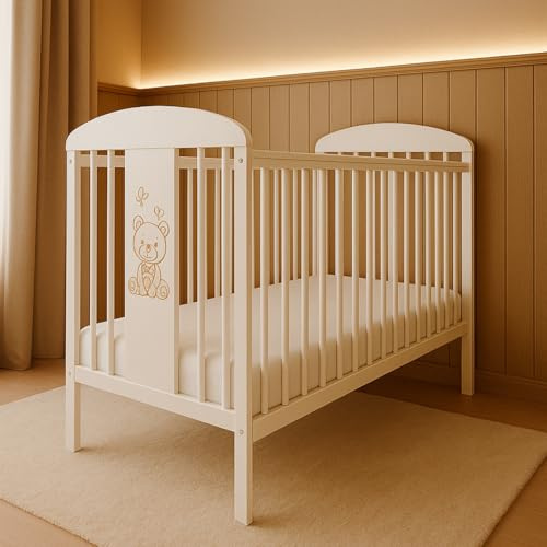 ALAVYA HOME® Tora Babybett 60x120 cm mit Lattenrost | Kinderbett Gitterbett 120x60 mit 3 Schlupfsprossen aus massivholz Kiefernholz - Weiß