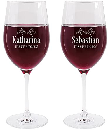 Herz & Heim® Weingläser im 2er Set für Paare mit Gratis Gravur - IT'S WINE O'CLOCK -